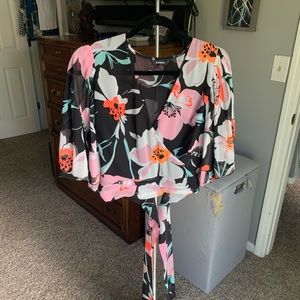 Black and pink floral wrap tie cropped blouse